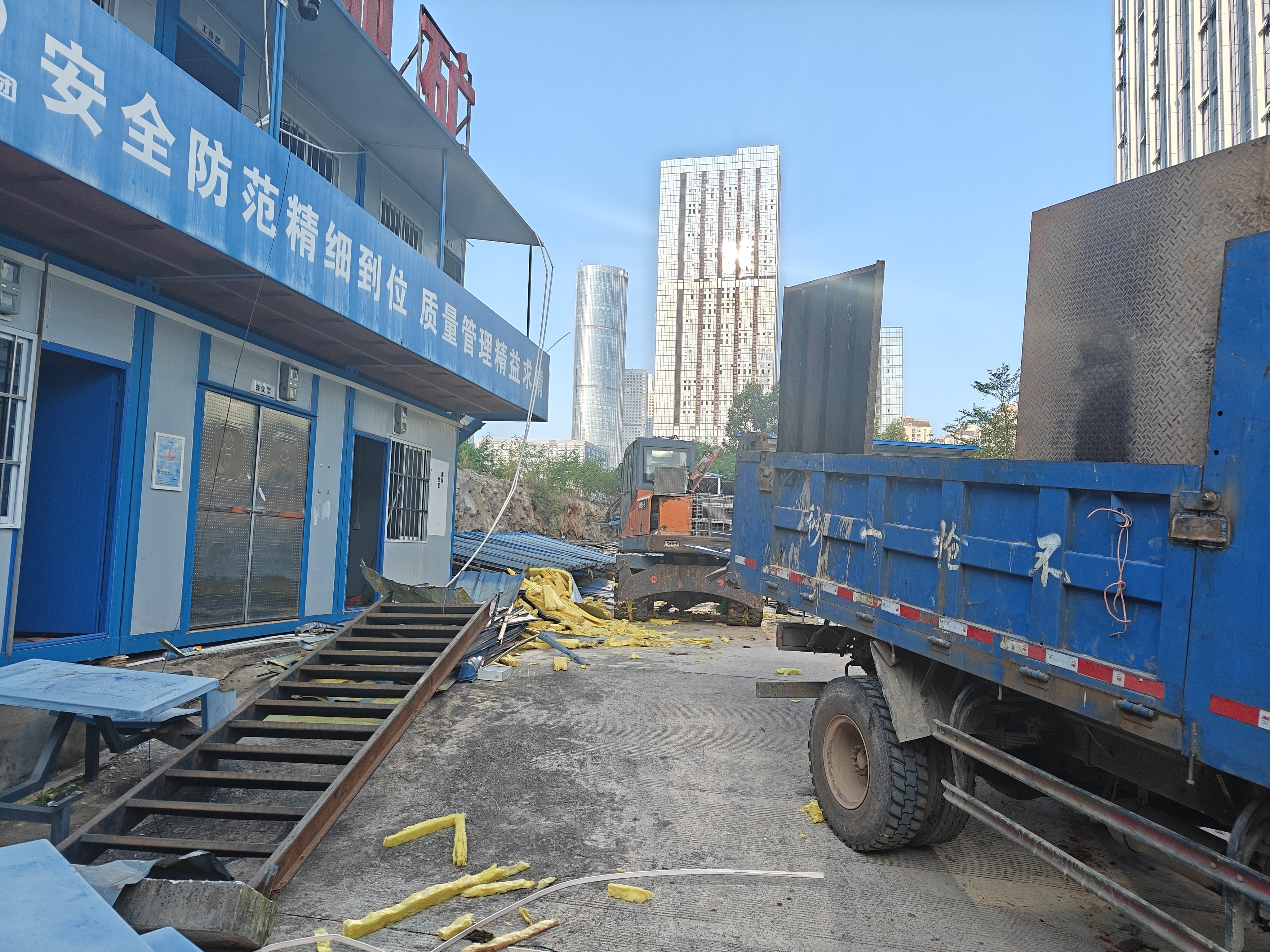 坡顶活动板房价格_坡顶活动板房价格对比_坡顶活动板房回收价值分析